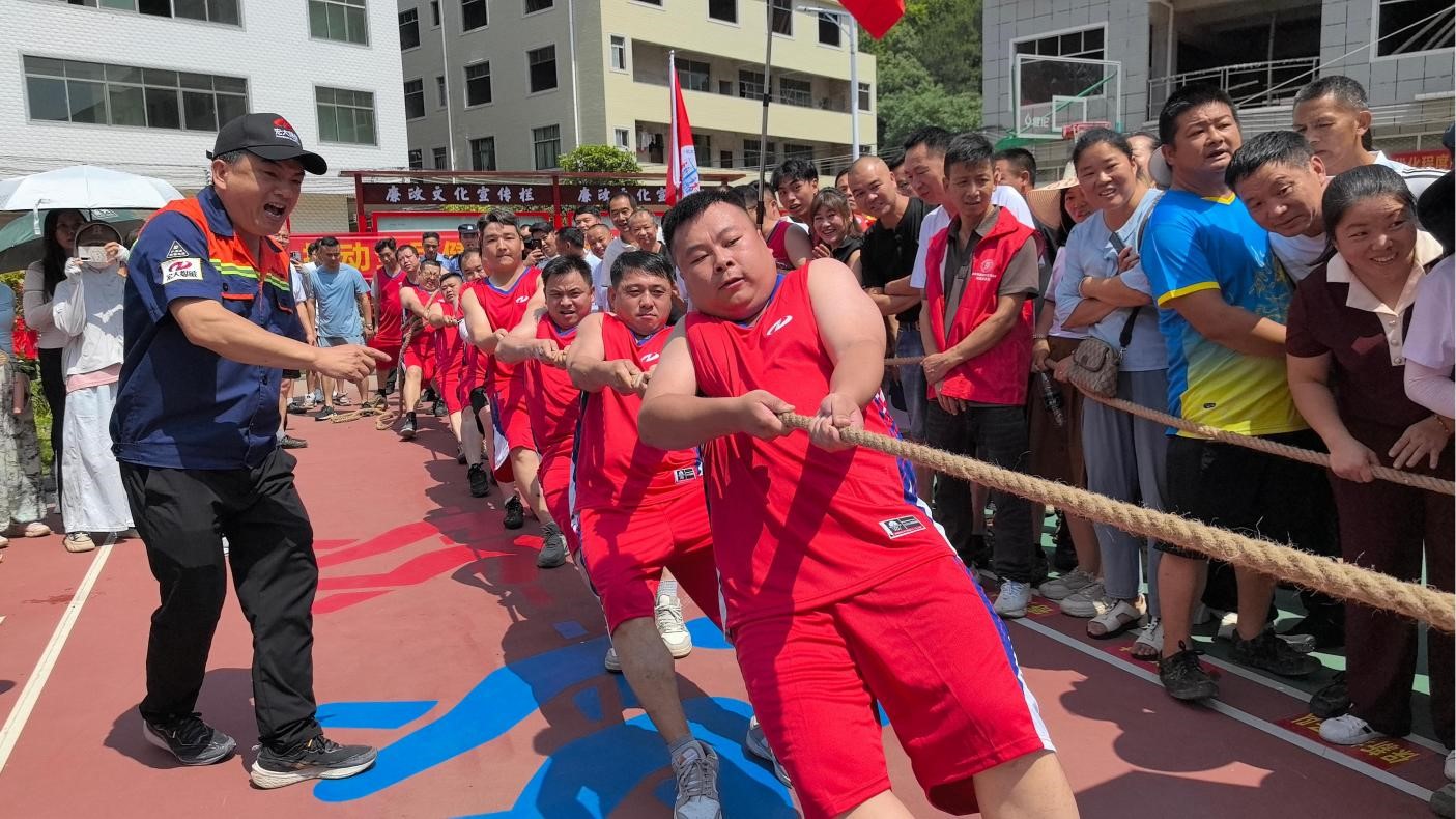 旋乐吧spin8爆破赞助关市镇“旋乐吧spin8杯”第二届全民拔河比赛.jpg